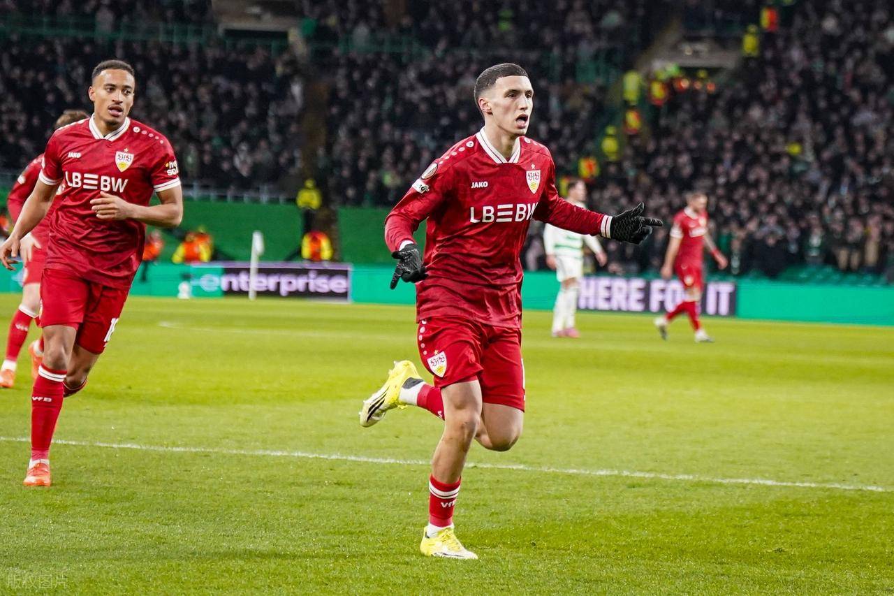 欧联淘汰赛附加赛4-1：德甲第4大胜欧冠前冠军，占得先机